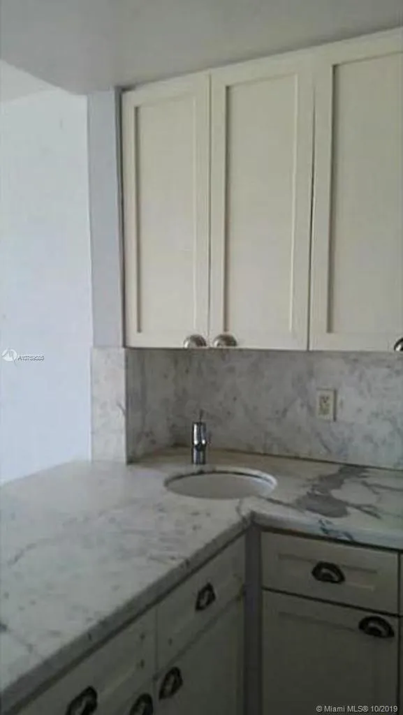 The Venetia #T15 image #11