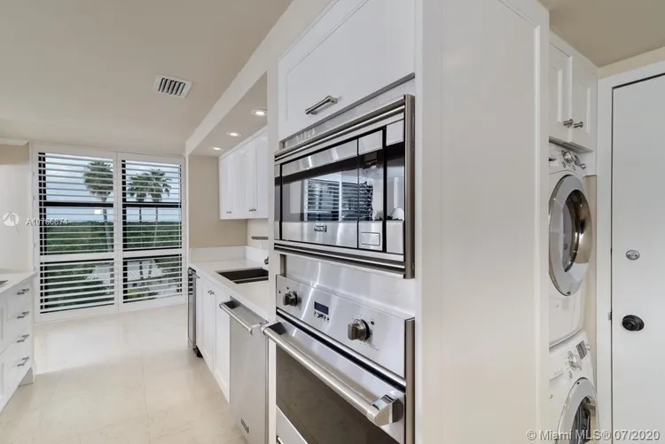 Towers of Key Biscayne #C406 image #14