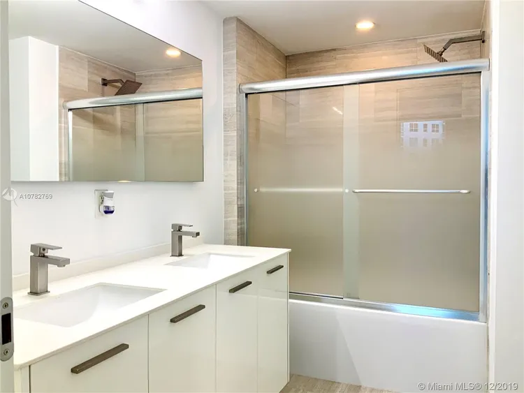 Brickell House #910 image #12