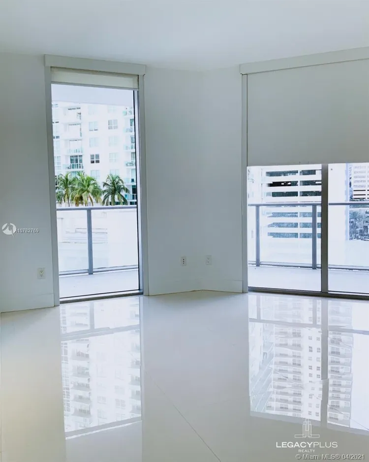 Brickell House #910 image #13