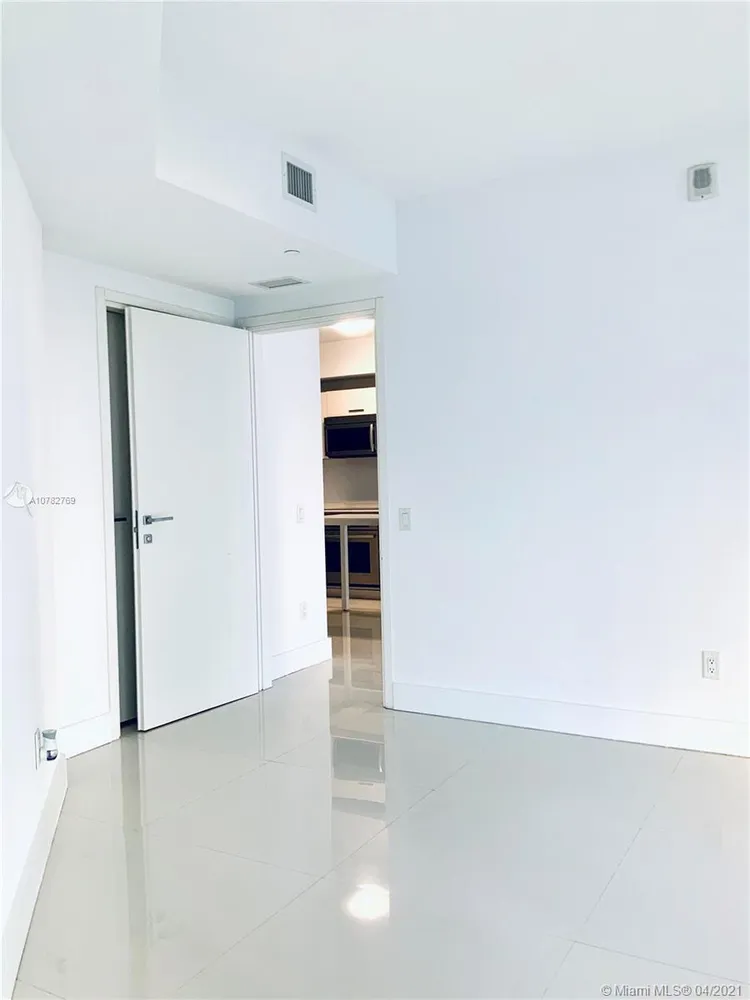 Brickell House #910 image #14