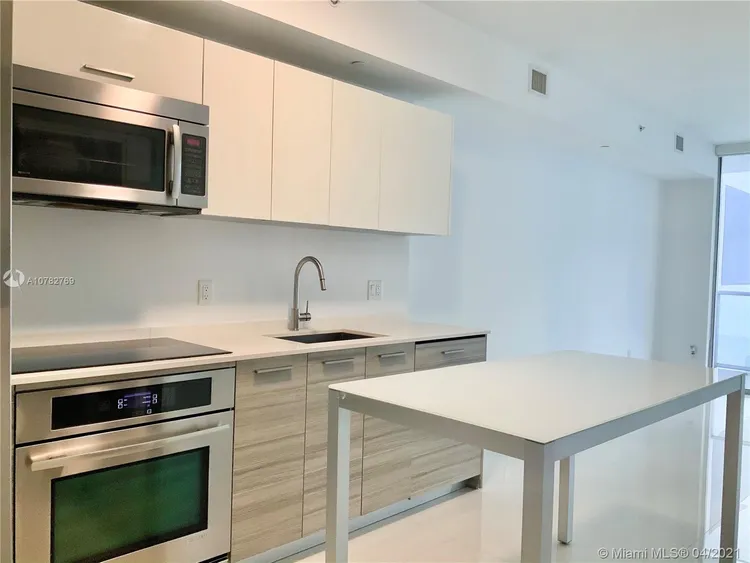 Brickell House #910 image #8