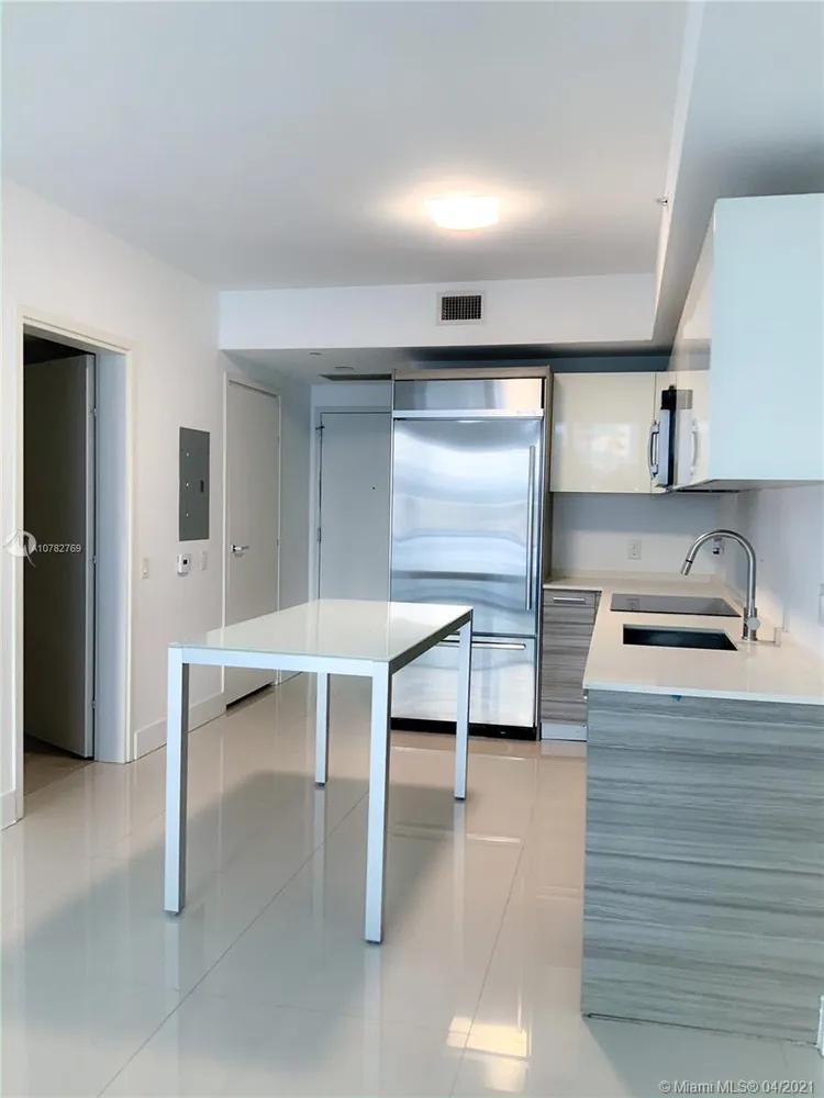 Brickell House #910 image #9