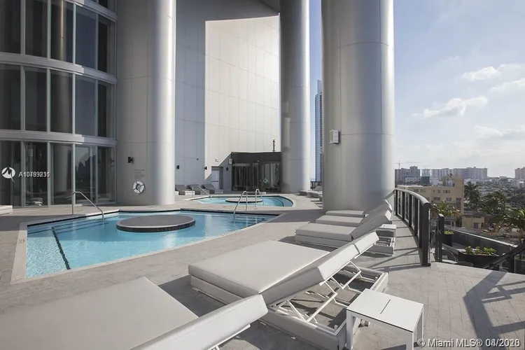 Porsche Design Tower #1603 image #18