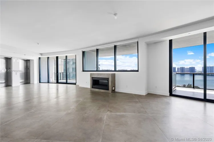 Porsche Design Tower #1603 image #40