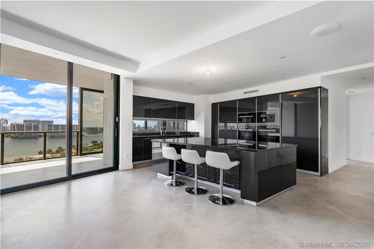 Porsche Design Tower #1603 image #46