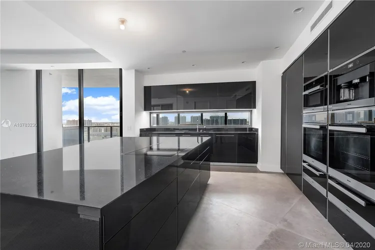 Porsche Design Tower #1603 image #47