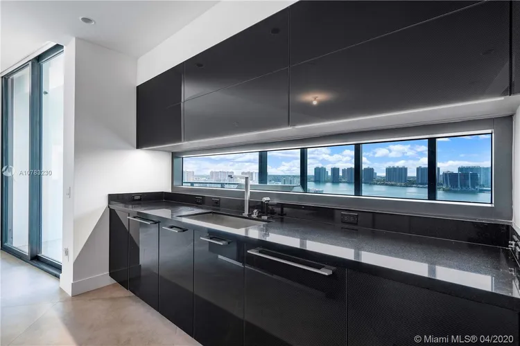 Porsche Design Tower #1603 image #49