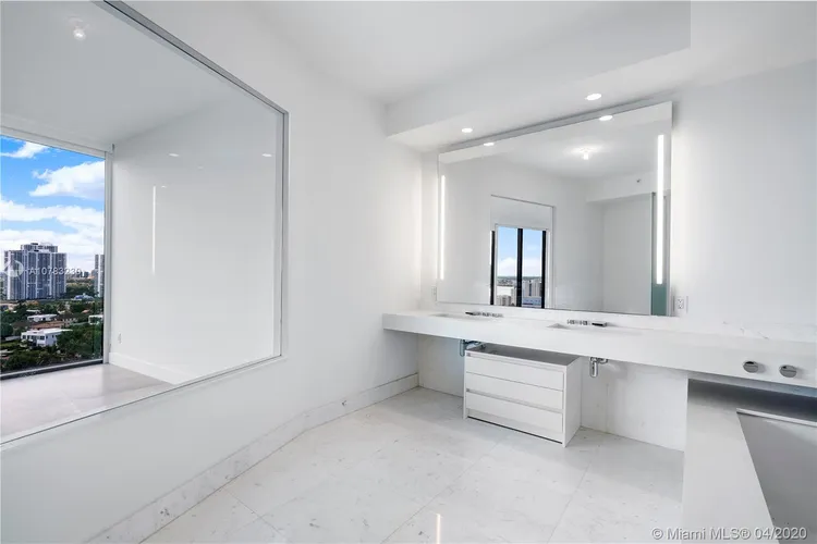 Porsche Design Tower #1603 image #54