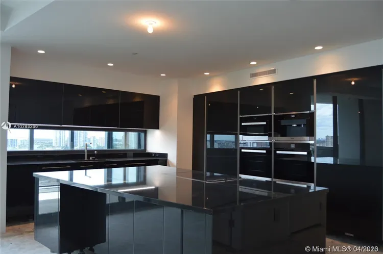 Porsche Design Tower #1603 image #8