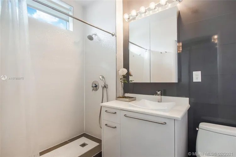 Space 01 Lofts #704 image #15