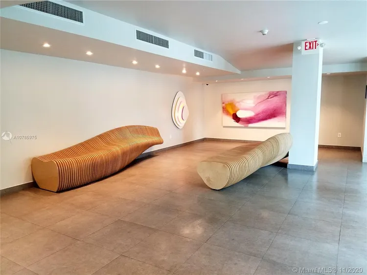 Space 01 Lofts #704 image #16