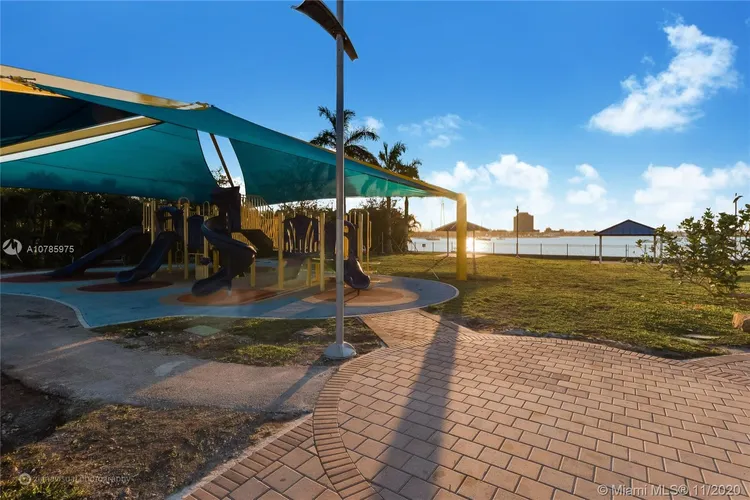 Space 01 Lofts #704 image #18