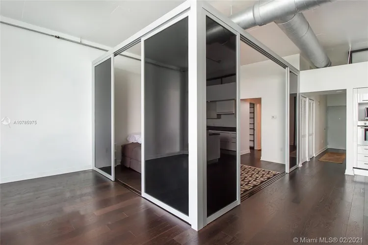 Space 01 Lofts #704 image #9