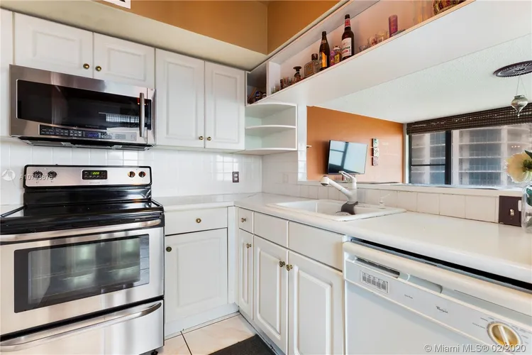 Alexander Towers #1012 image #8