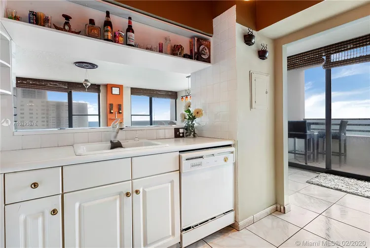 Alexander Towers #1012 image #9