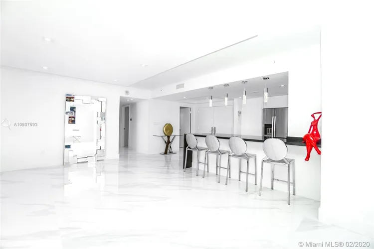 The Tiffany #505 image #10