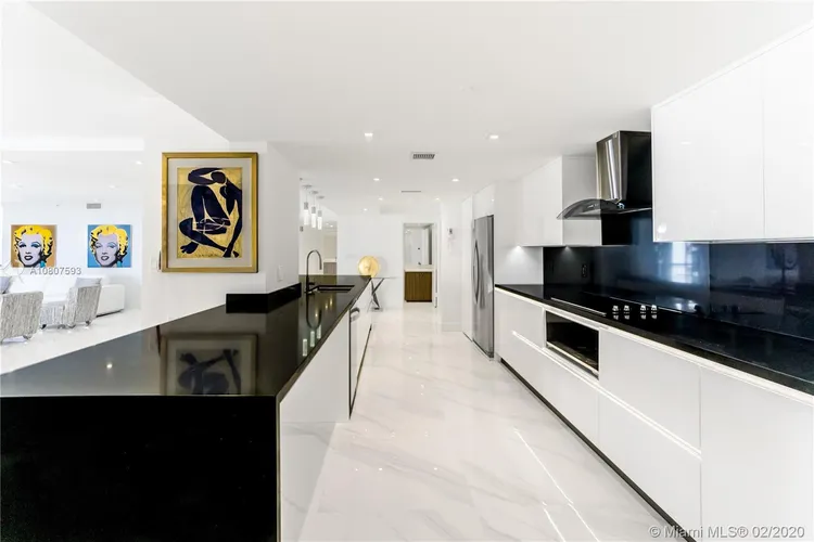 The Tiffany #505 image #13