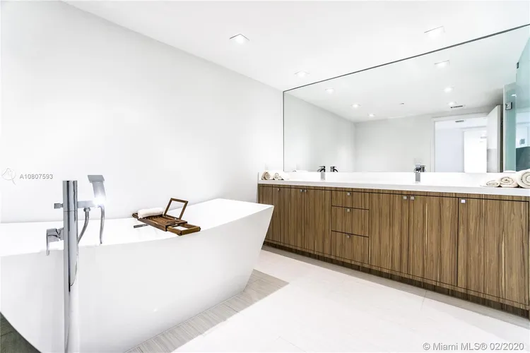 The Tiffany #505 image #16