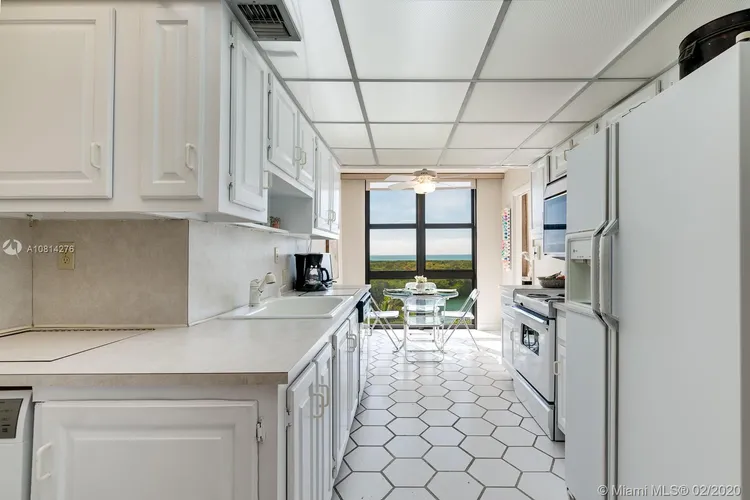 Towers of Key Biscayne #E608 image #13