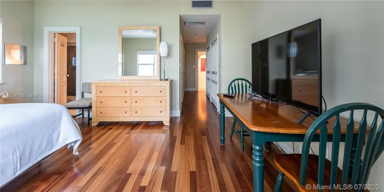 Executive #9E image #10