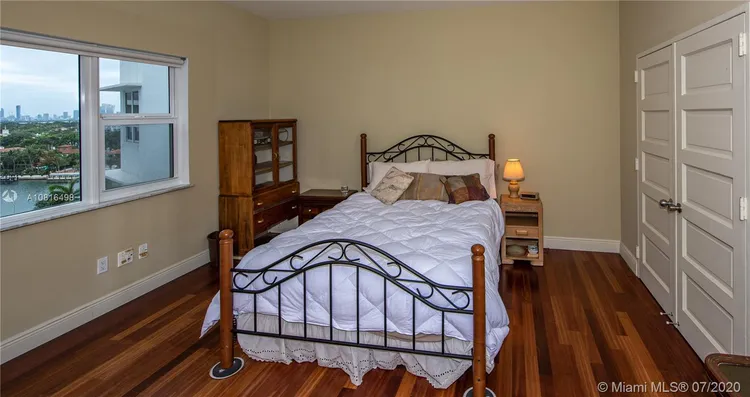 Executive #9E image #12