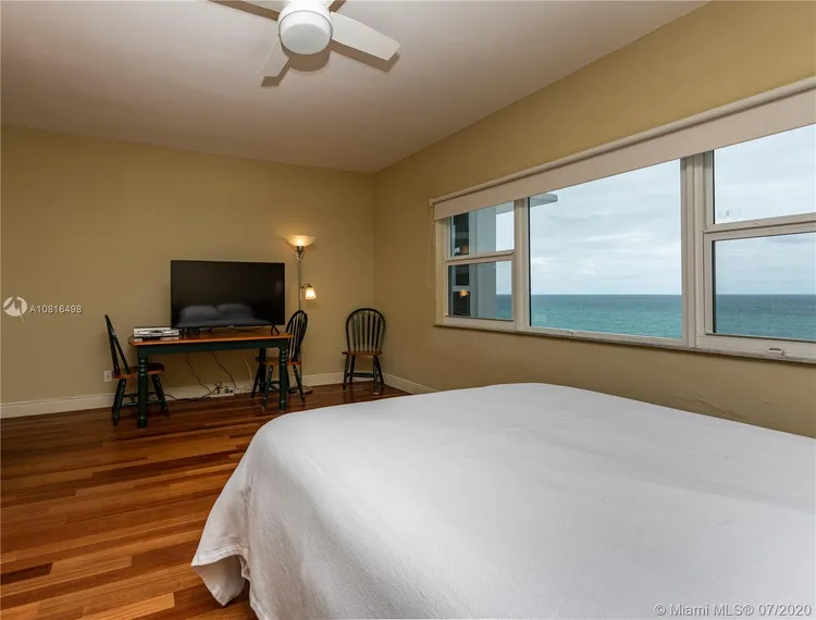 Executive #9E image #9