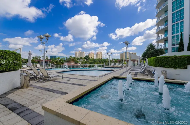 Atrium #1-804 image #19