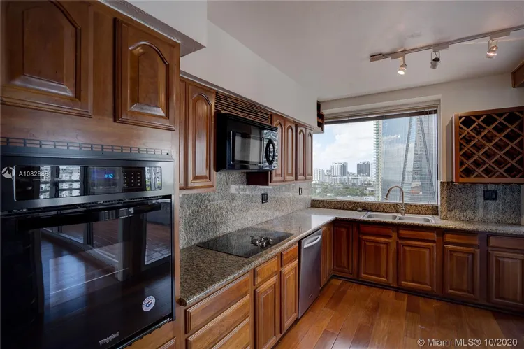 The Palace Condo #C1605 image #11