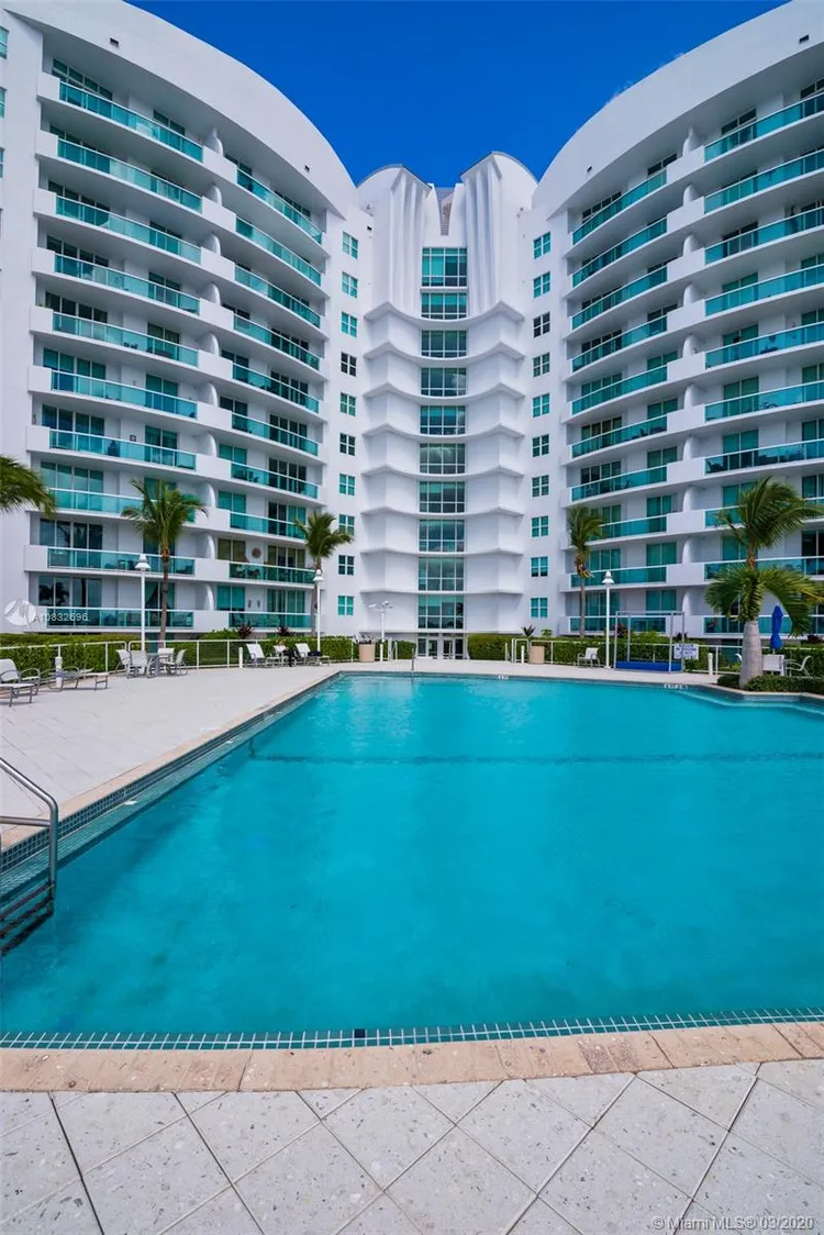 360 Condo #816 image #13