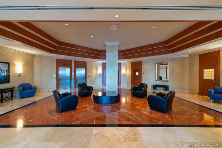 360 Condo #816 image #17