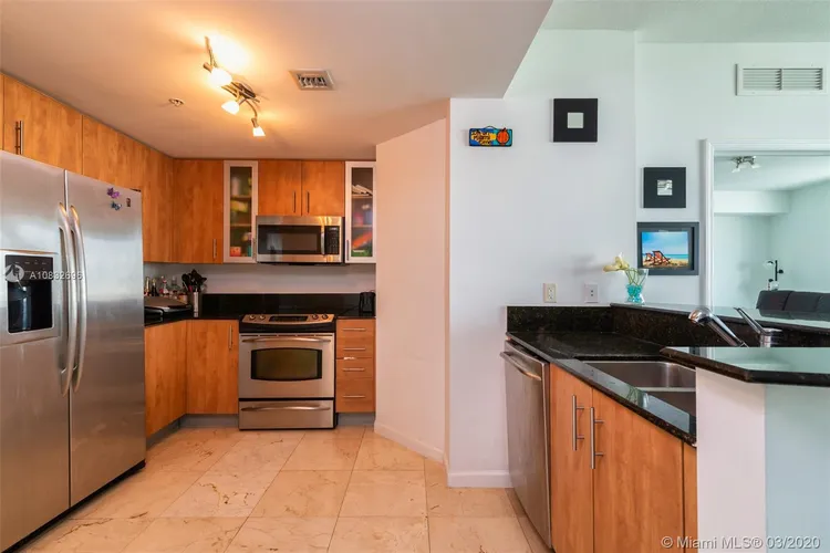 360 Condo #816 image #7