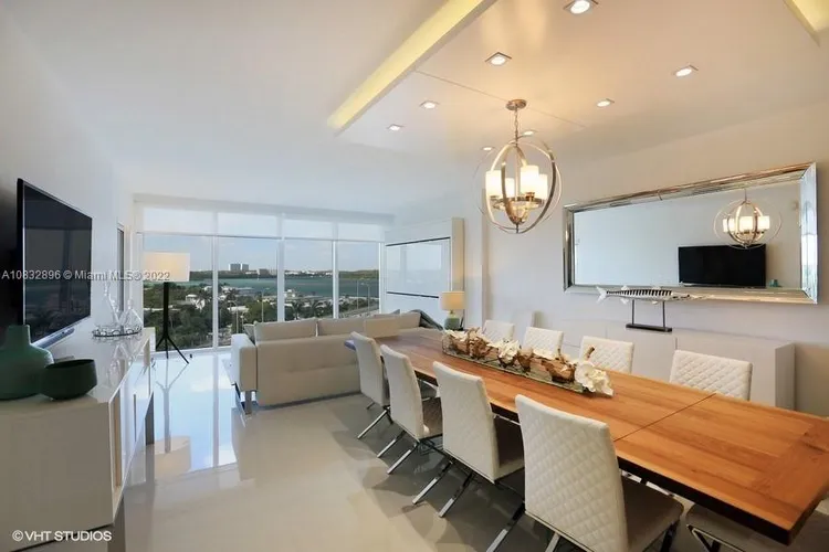 Harbour House #725 image #10