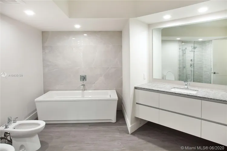 Villa Regina Condo #2201 image #18