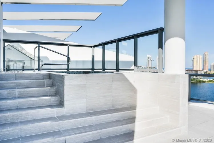 Echo Aventura #UPH01 image #22