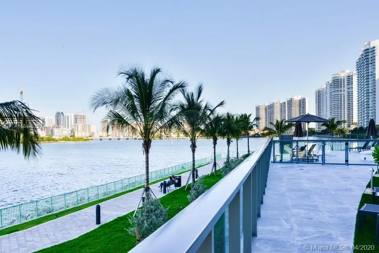 Echo Aventura #UPH01 image #32