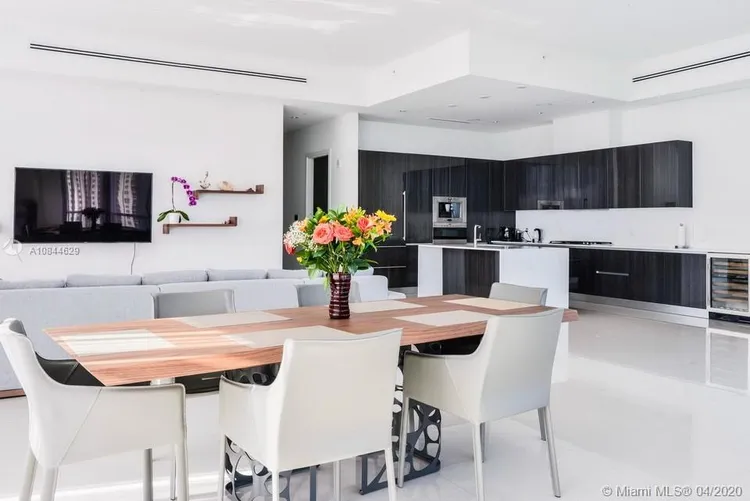 Echo Aventura #UPH01 image #6