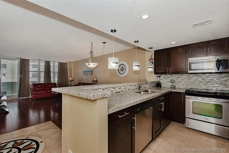 Sea Air Towers #918 image #12