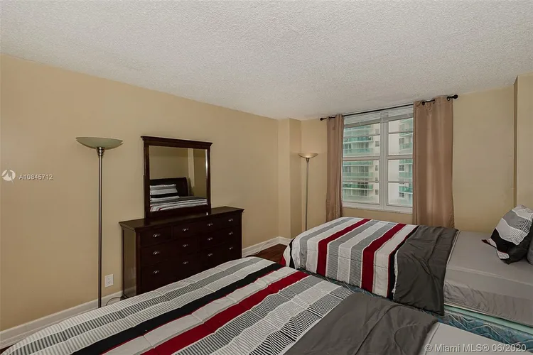 Sea Air Towers #918 image #15