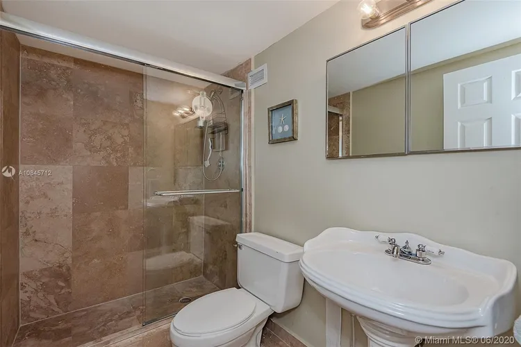 Sea Air Towers #918 image #16