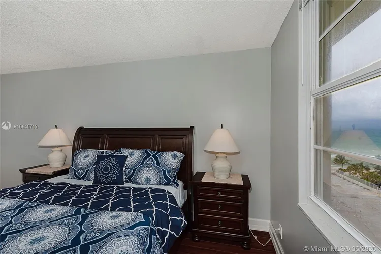 Sea Air Towers #918 image #19