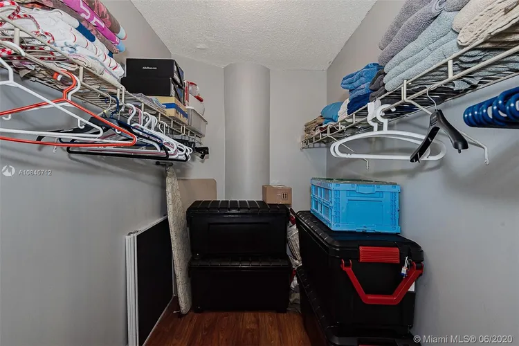 Sea Air Towers #918 image #22