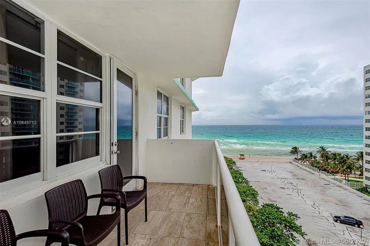 Sea Air Towers #918 image #24