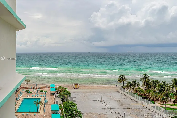 Sea Air Towers #918 image #25