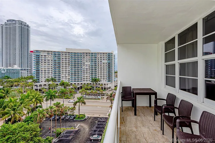 Sea Air Towers #918 image #26