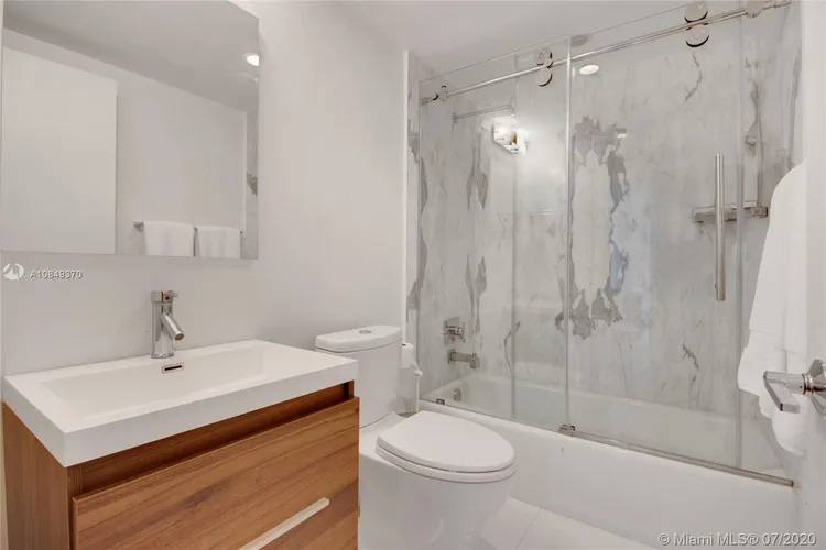 Commodore Club West #104 image #10