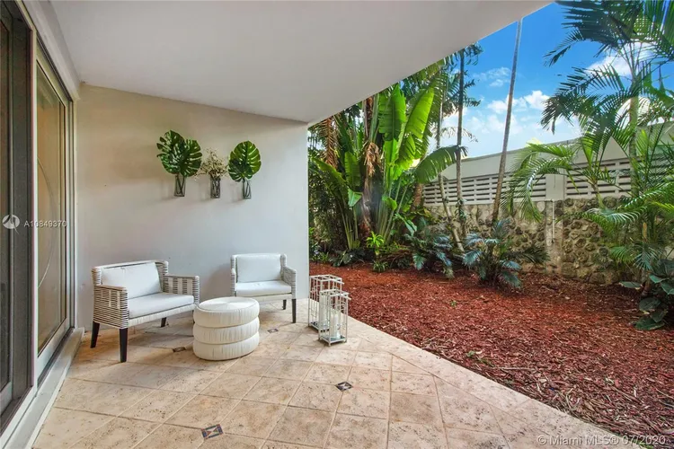 Commodore Club West #104 image #11