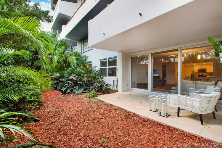 Commodore Club West #104 image #12