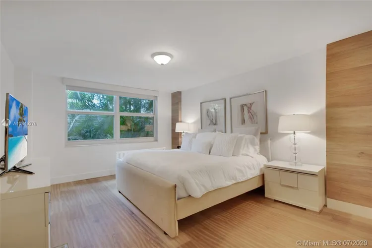 Commodore Club West #104 image #7