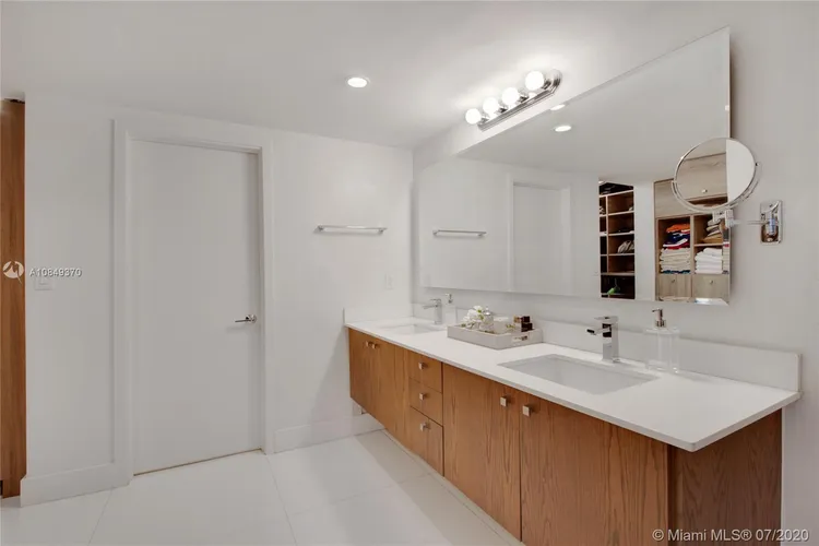 Commodore Club West #104 image #8